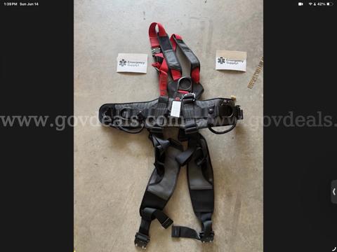MINT CMC Rescue Response Harness Model 202814 Medium 32β42β NFPA Class III Rope SHIPPING AVAILABLE