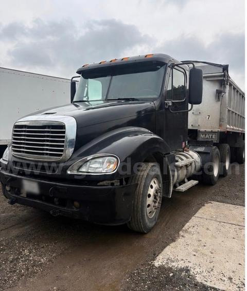 2007 Freightliner Columbia 120