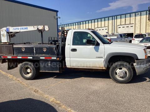 2003 Chevrolet Silverado 3500 w/ Crane