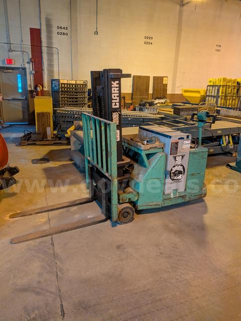Clark lift Pallet Stacker