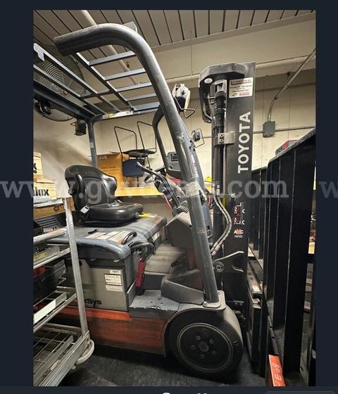 Lot of 4 Toyota Forklifts - 2 are Operational, 2 are not Operational - Batteries