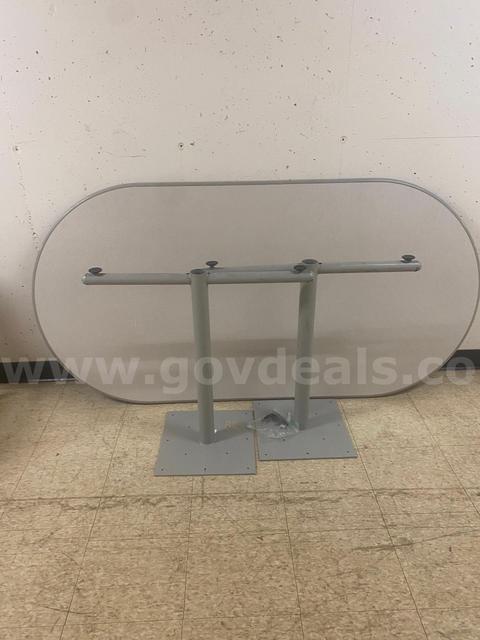 chair and table - Lot 605