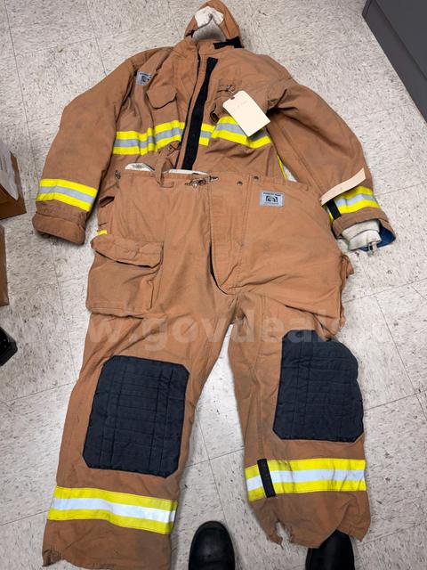 1 Lot of 4 Sets of Turnout Gear
