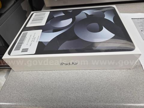 LOT of 7 NEW/IN BOX - Apple iPad Air (5th Gen) 10.9" WIFI 64GB