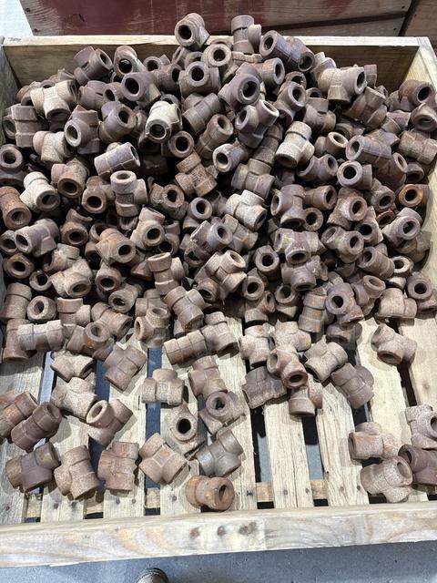 Fittings, 1in, Tees, Unions,Thrd, Qty Approx 910