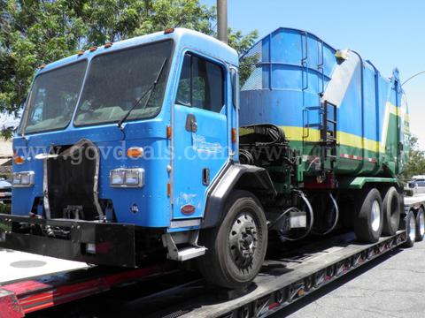 2016 Peterbilt 320 -