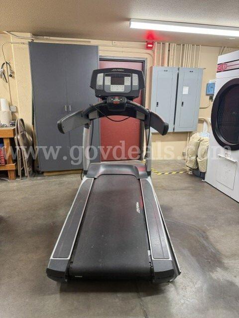Life Fitness 95T Treadmill