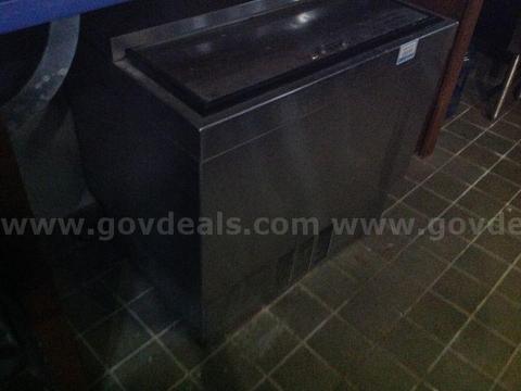 Glas-Tender Mdl ST36-SF Reach-In cooler