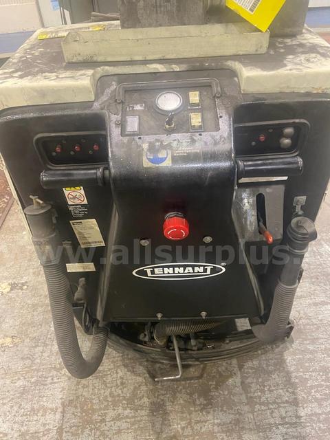 TENNANT MDL 480 SCRUBBER