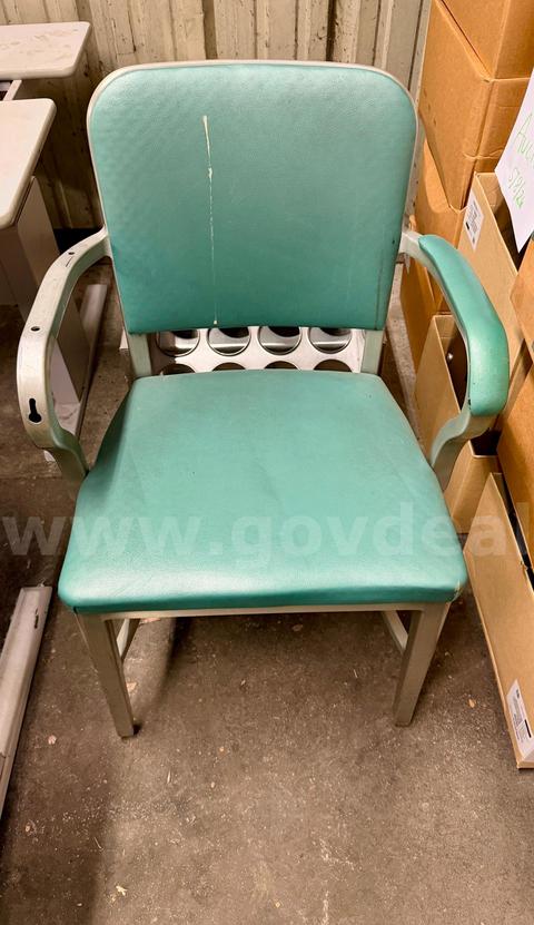 Desk chair - broken