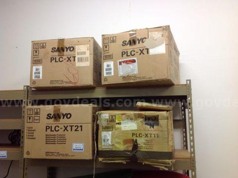 4ea Sanyo Video projectors