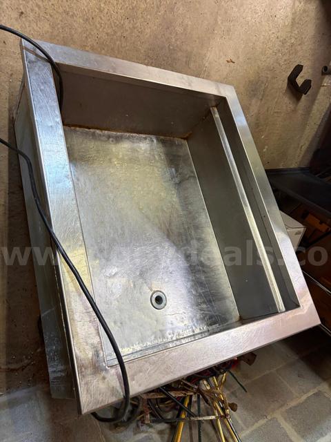 Refrigerate well for food truck / has drain - unknown condition- No reserve