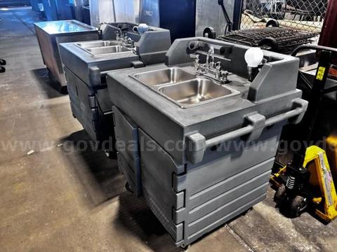 Lot of 2 Cambro KSC402 CamKiosk Hand Sink Carts