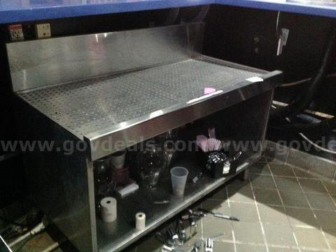 Glas-Tender Mdl DBCB-48-1D Glass drying area with bottom storage