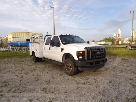 2008 FORD F-350 SD CREW CAB PICKUP 4-DR WITH AUTO CRANE