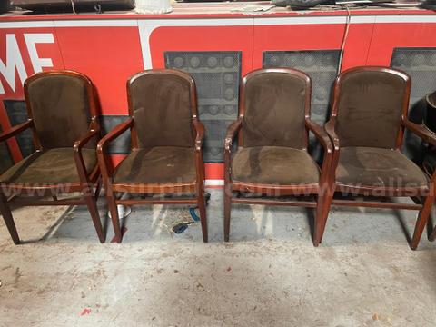 FINE DINING TABLE WITH 4 CAPTAIN VELVET CHAIRS