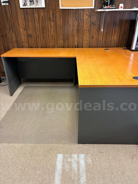 Right angle desk