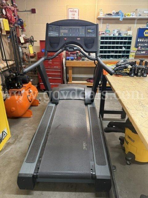 Life Fitness 9500HR Treadmill