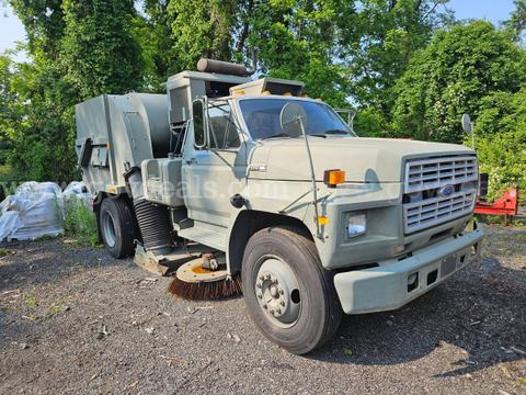 1984 Ford F700 Street Sweeper Truck
