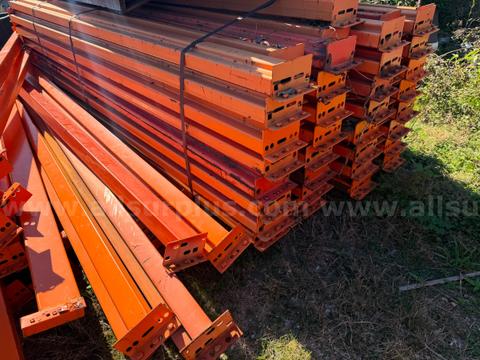 500 (approx) teardrop-style pallet rack beams