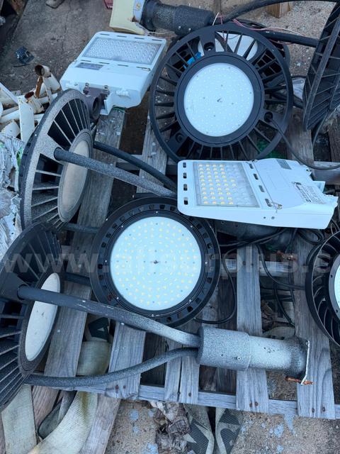 (2) pallets Various LED high bay lights and outdoor lighting