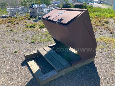 Metal Garbage Can with wooden base