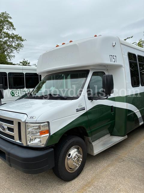2017 Ford 21'  E450 6.8L