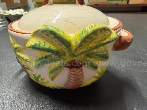 Rare, Vintage Clay, Art, Palm Tree Tureen. Good condition, Unauthenticated