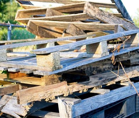 *LOCAL PICKUP ONLY* 1 lot of 10 Wood Pallets **Broken pallets**
