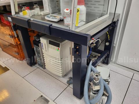 TMC 63-17158 Vibration Isolation Table