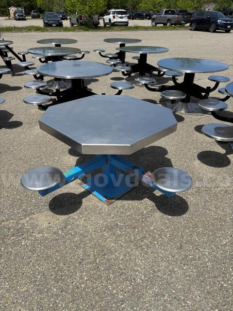 4 seat Stainless steel table