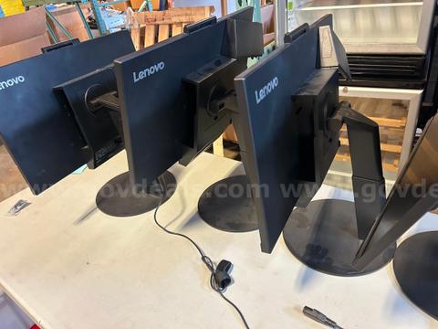 LENOVO MONITORS/ WITH STAND- 11 UNITS (POWER ON)