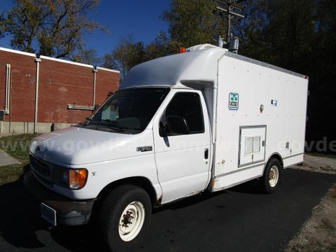 2002 Ford Econoline E-350 Super Duty Box Type Van