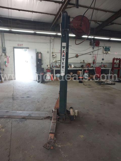 Leeson Two-Post Automotive Lift with Hydraulic Power Unit