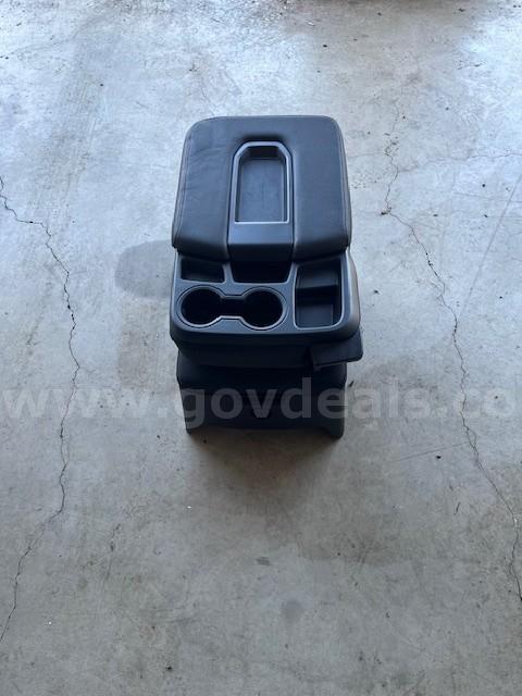 Middle seat Console 2025 Silverado 2500