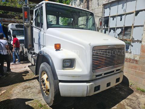1999 Freightliner FL106