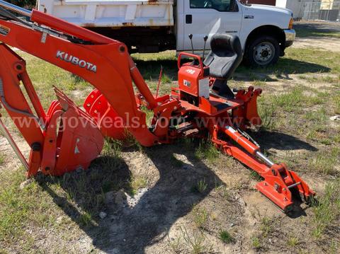 Kubota BH92 Backhoe Attachment w/ Additional Bucket