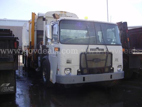 2015 Autocar ACX64 Xpeditor Garbage Truck (Unit 2-662O)