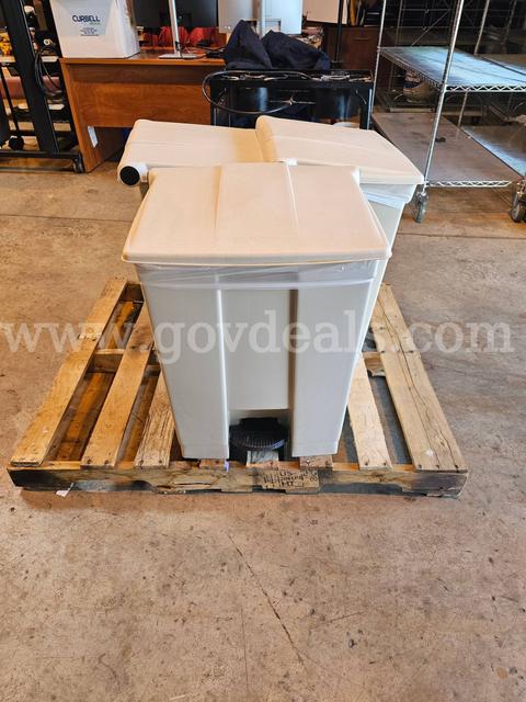 Lot of 3 - Rubbermaid trash cans