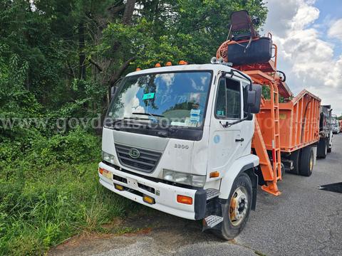 2009 Nissan UD3000 Knuckle Boom Dump Truck