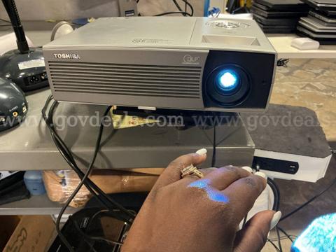 TOSHIBA PROJECTOR