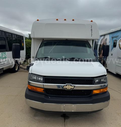 2015 Chevy Express Cutaway G4500 (Unit 2-877)