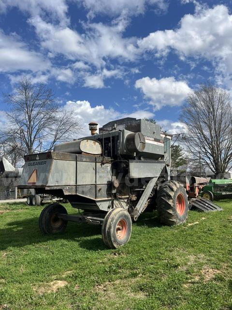 1980 Gleaner F2 Combine