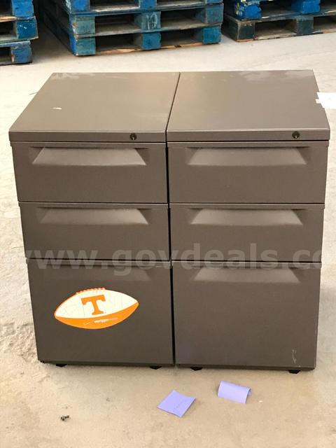 2 File Cabinets(3 Drawer)