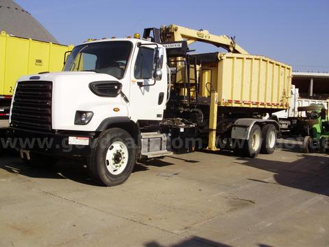 2016 Freightliner 108SD Lightning Loader