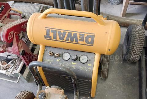 DeWalt Air Compressor - 4.5 Gallons - Works Great
