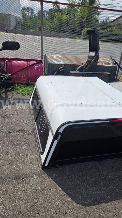 8-foot aluminum truck cap with windows