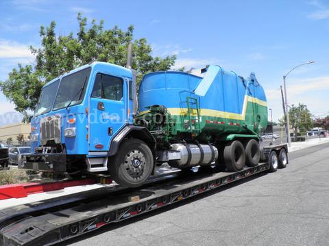 2015 Peterbilt 320 -