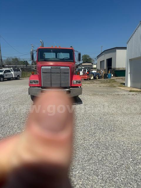 1988 Day cab road tractor