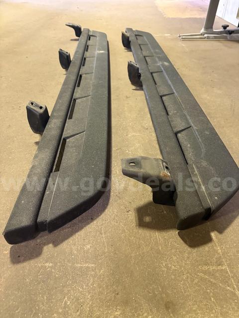 Anti slip running boards